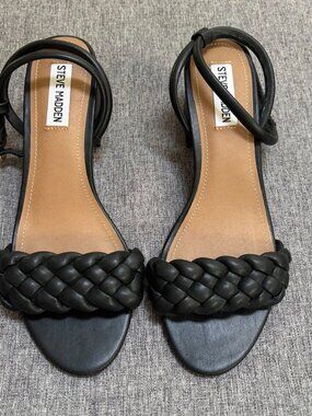 Steve Madden Irisa Sandals, Black Size 7.5